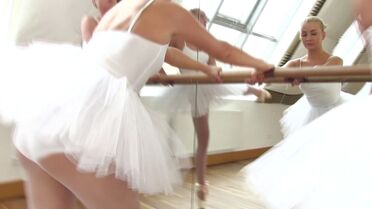 Eveline Dellai & Evelyn - Sexy Flexy Ballerina Teens | EROTIK.com