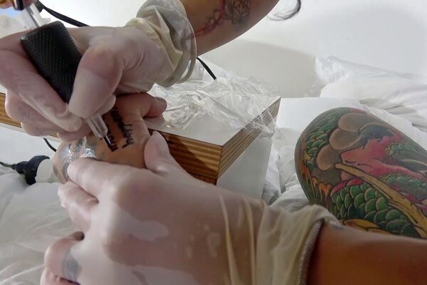 'Tattoo'-Szene aus Mara Martinez - My Tattoo Girls 3