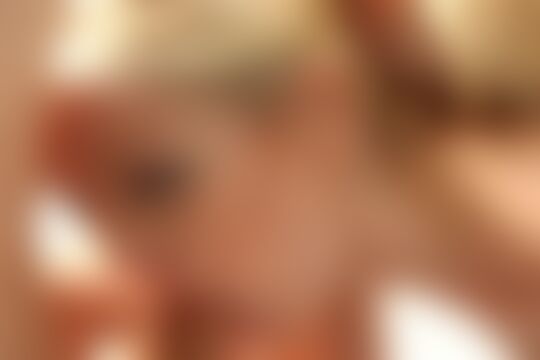 'Erotica'-Szene aus Blonde Schönheit wird zum Orgasmus gefickt und gestreichelt
