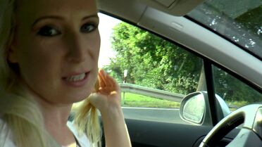 Gina Blonde - Das Bumsmobil 4: In Düren | EROTIK.com